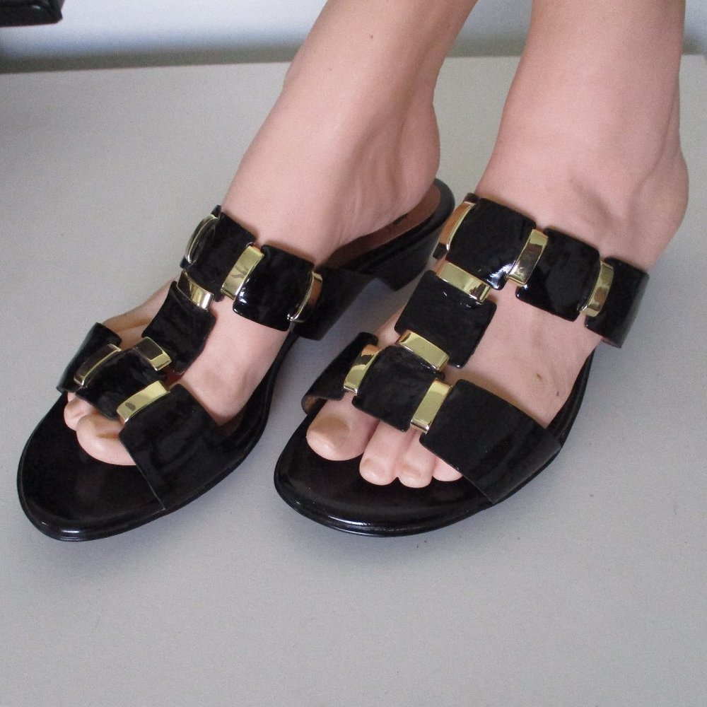 Sofft Womens Black Patent Leather Gold Accents Flat Slide Sandal NWOB - Size 8W - Picture 7 of 10